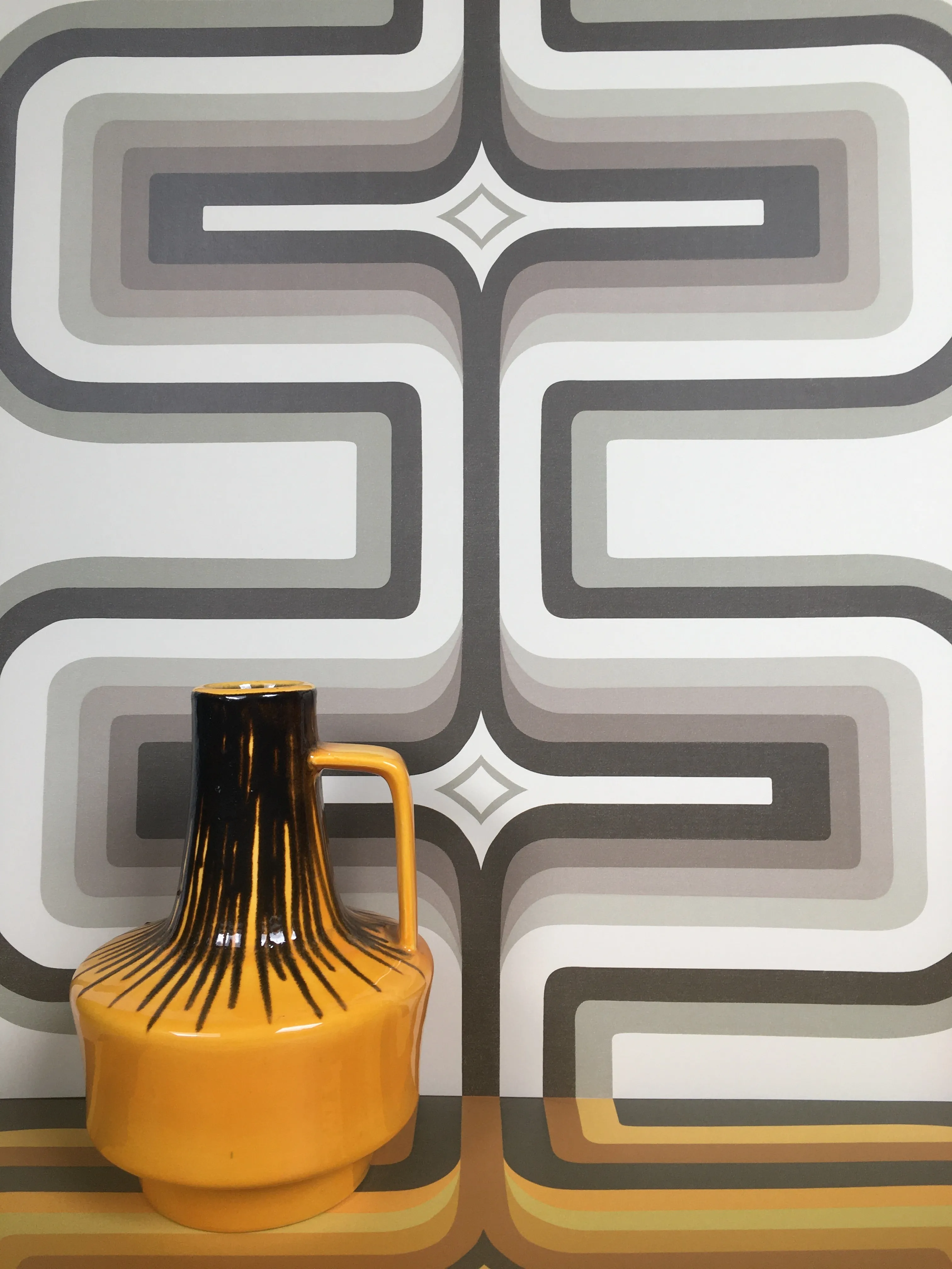 70s Geometric wallpaper Neutral