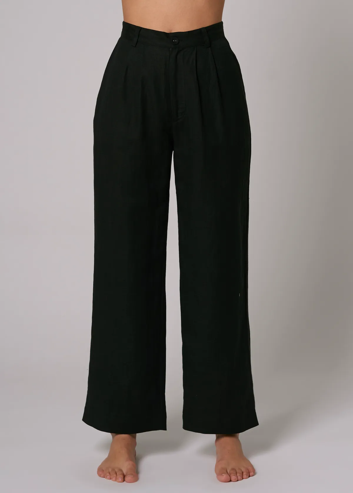 Chloe Black Linen Pleat Pant <br> <i> ankle length </i>
