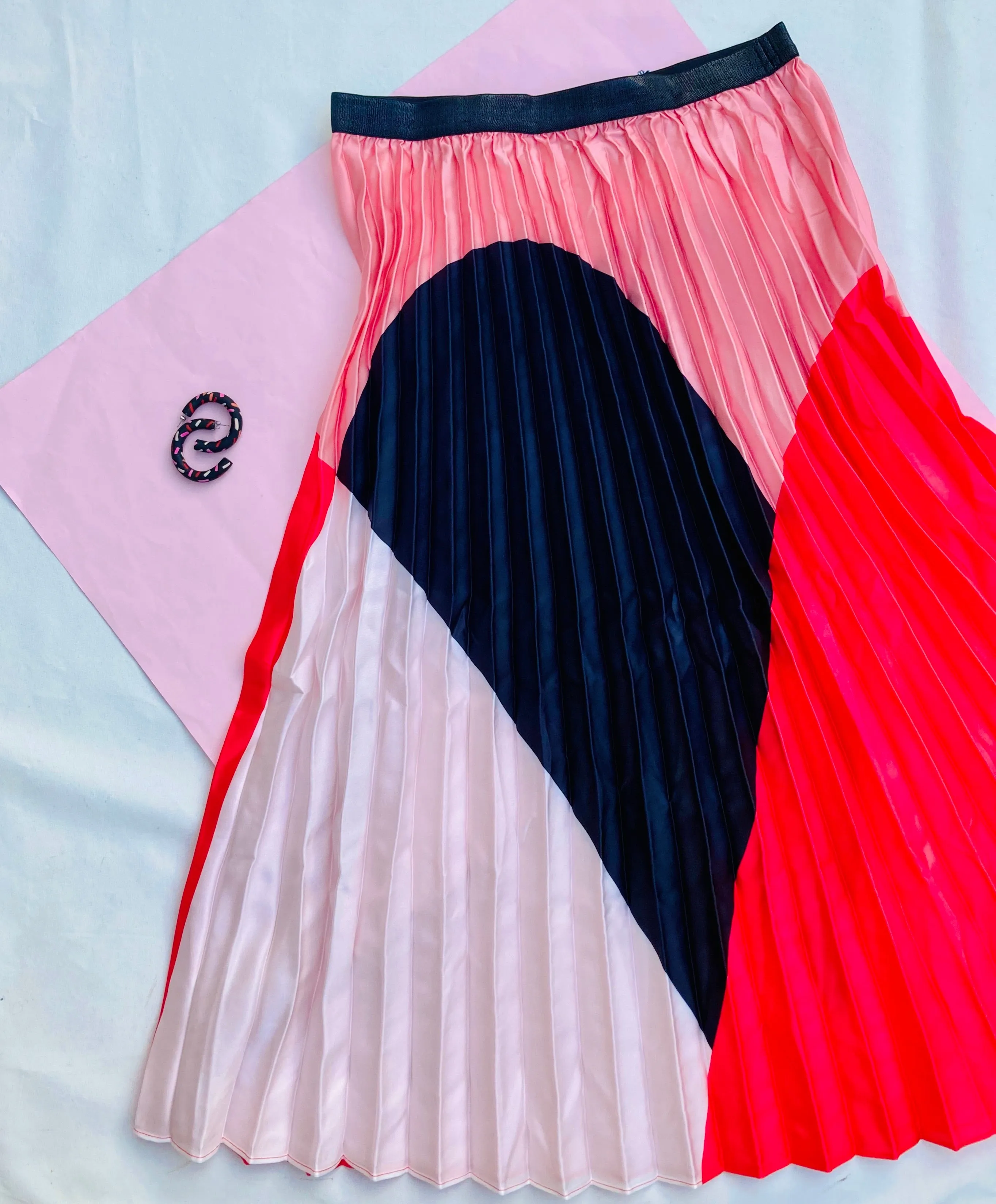 Guava Pleated elastic waist skirt - red, pink and black