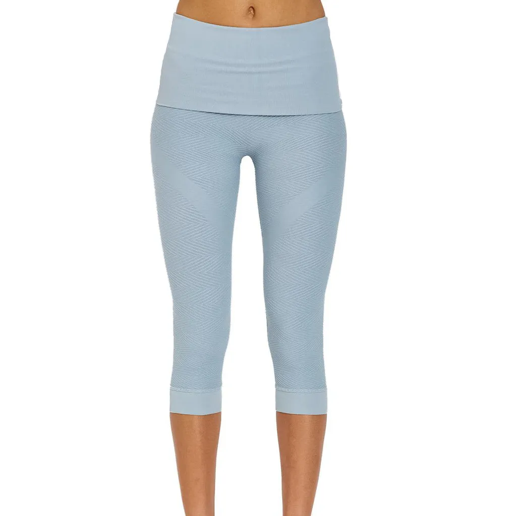 Hi-Waisted Herringbone Seamless Capri- High Compression