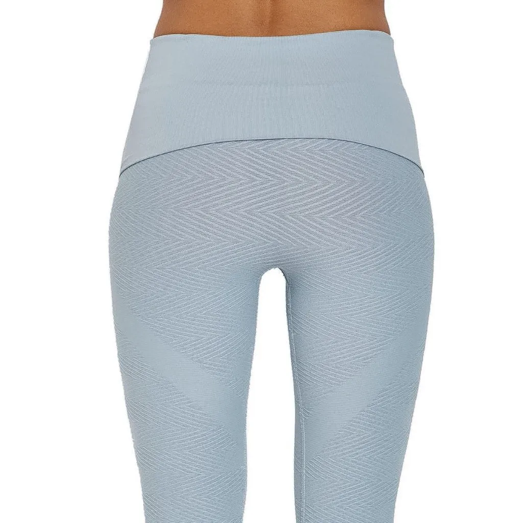 Hi-Waisted Herringbone Seamless Capri- High Compression