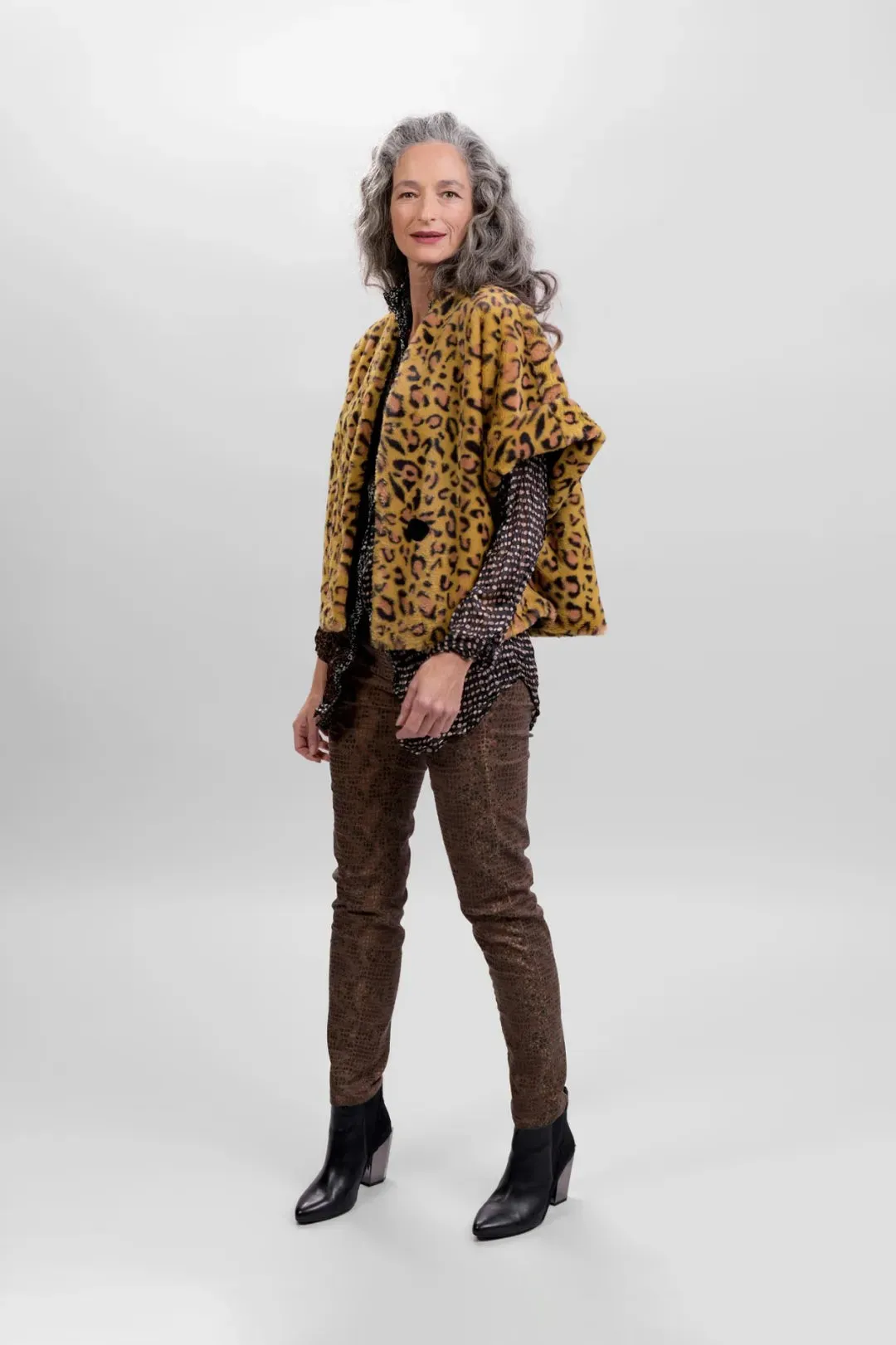 Kenya Kimono, Serval